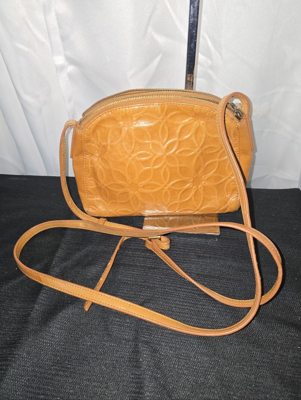 HOBO GENUINE Leather 3 DEVIDER Crossbody Bag with Quilted Designed - Picture 9 of 12